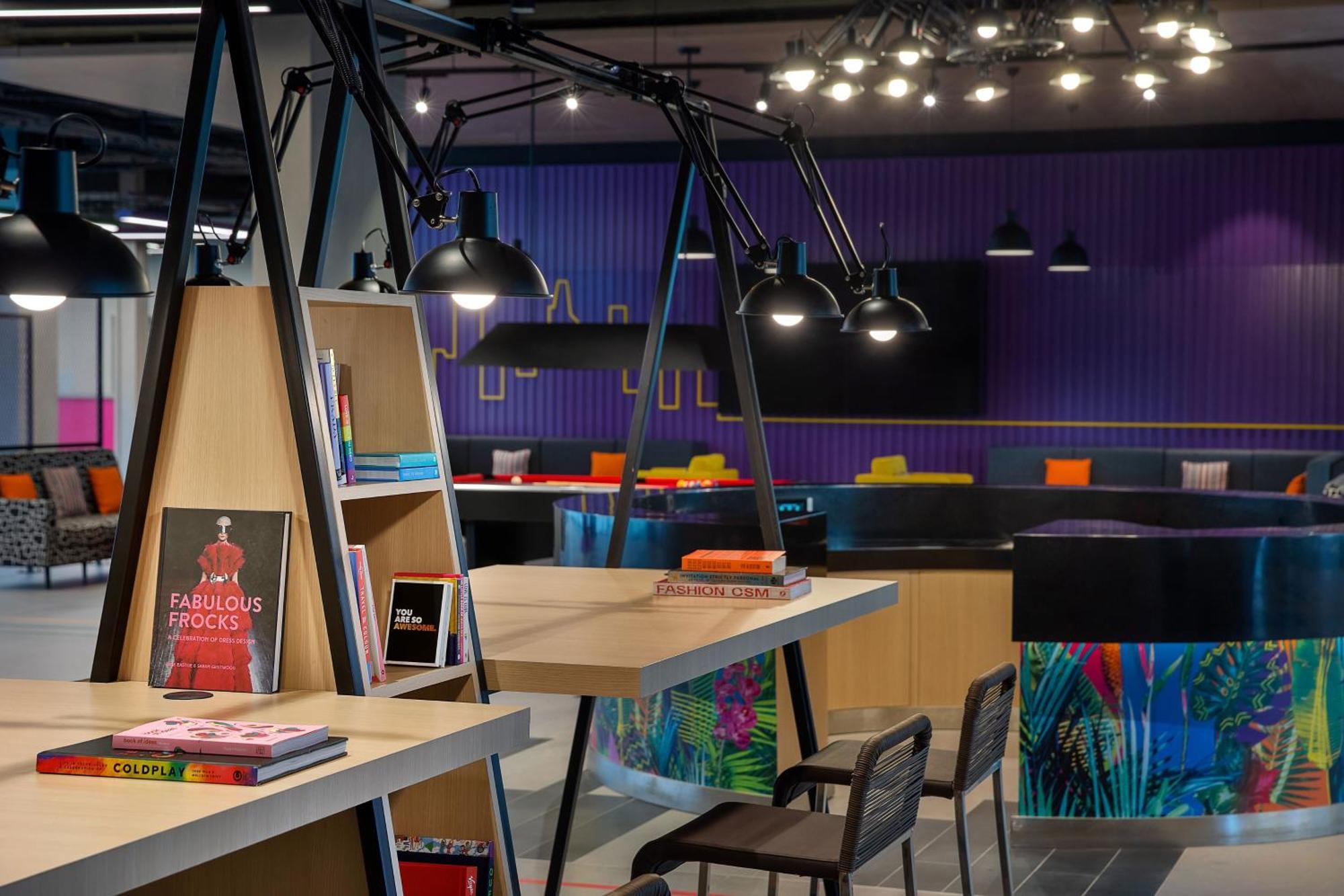 ホテル Aloft Dubai Airport エクステリア 写真